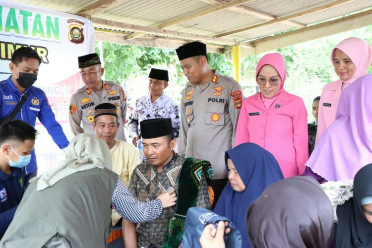 Polres OKU Timur Polda Sumsel Gelar Stan Bakti Kesehatan di Desa Batu Mas Kecamatan Belitang II.