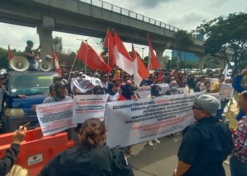 Tegakan Hukum dan Keadilan Ratusan Massa Datangi Kajati Sumsel