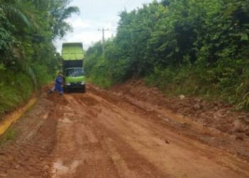 Masyarakat Mengeluh Jalan Penghubung Kecamatan Rambang Kuang Ke Prabumulih Serta Desa Sekitar Berlumpur Rusak Parah