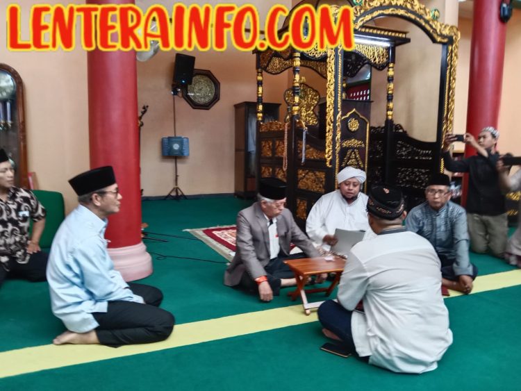 Darmatua Parlinggoman Darius Sianipa Mengucapkan Dua Kalimat Syahadat