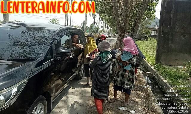 Taufik Berbagi Kepada Masyarakat Yang Membutuhkan