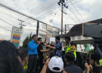 Garda Prabowo Provinsi Sumsel Menggelar Aksi Demonstrasi di Halaman PN Lubuk Linggau