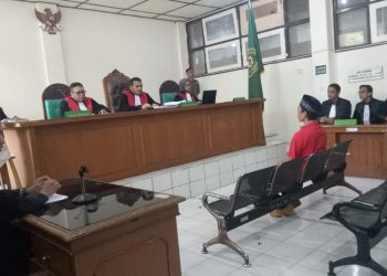 Ketua Majelis Hakim Memberi Keputusan Secara Sah dan Meyakinkan Melanggar Pasal 351 KUHP Tentang Penganiayaan Berat.
