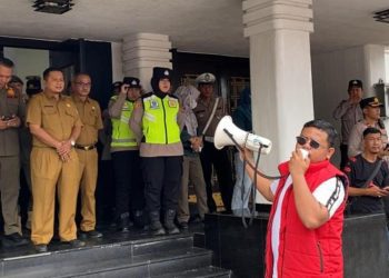 Forum Pemuda Untuk Transfaransi Geruduk Kantor Walikota, Desak Transparansi Seleksi PJLP di Kota Palembang.