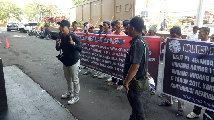 Puluhan Massa A2KI Datangin Kantor Walikota terkait Dugaan PT Jevanda Brother Palembang Kebal Hukum